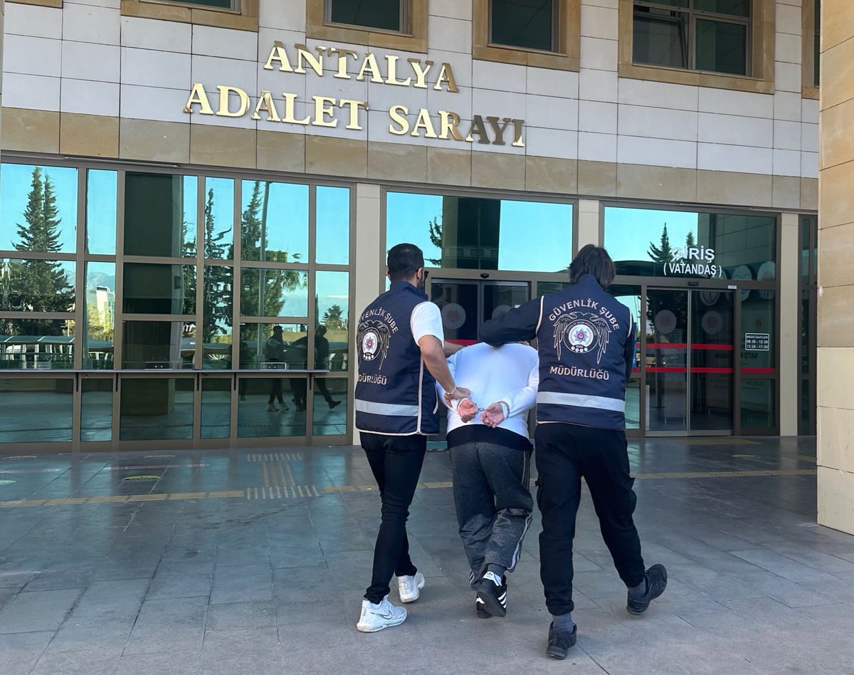 eha_medya's tweet photo. Sosyal medya platformu X'de Türk ordusu ve Türk askerine hakaret eden O.K. isimli şüpheli Antalya Güvenlik Şube Müdürlüğü tarafından yakalandı https://t.co/Y5V3ODm9ZK