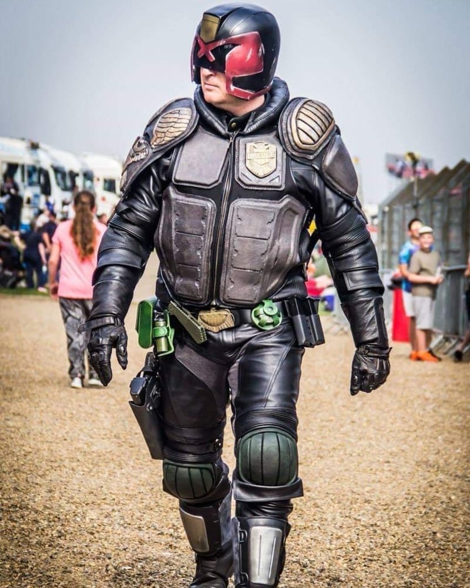 DumpyStig's tweet photo. @PC_Angry Loved the film and didn't get why it was panned.  Way better than that other effort....😬

Liked it so much I bagged a costume. There's a few of us in our costume club that have one. Comfortable it ain't.... https://t.co/uSElLExLpA