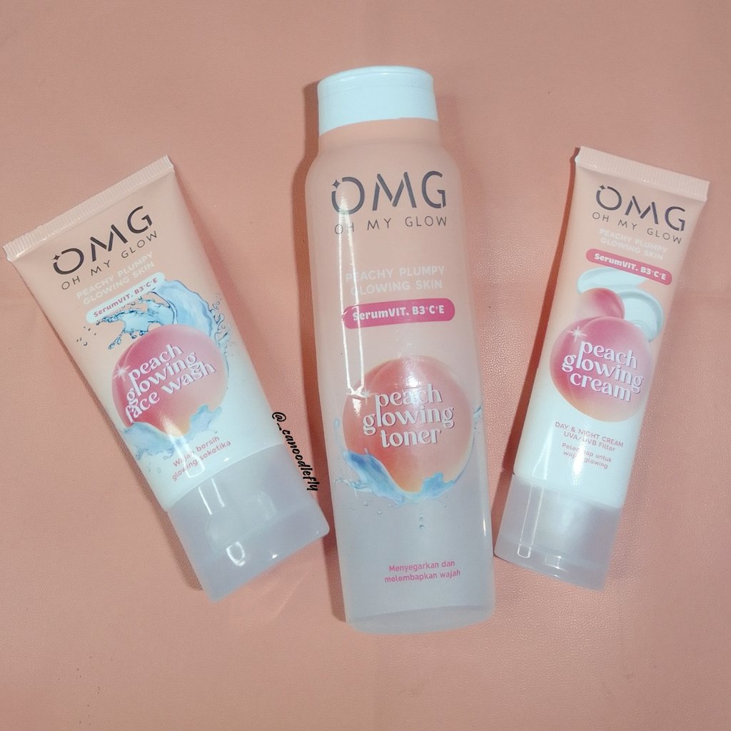 _canoodlefly's tweet photo. Resolusi 2024, mau punya kulit sehat, glowing, cerah seperti peach. Kali ini aku mau review basic skincare andalan aku. Yaitu, Glow Kit dari @itsomgbeauty 🍑✨
#RacuninSkincare #racunskincarebyzaa https://t.co/NaAi00DDCE