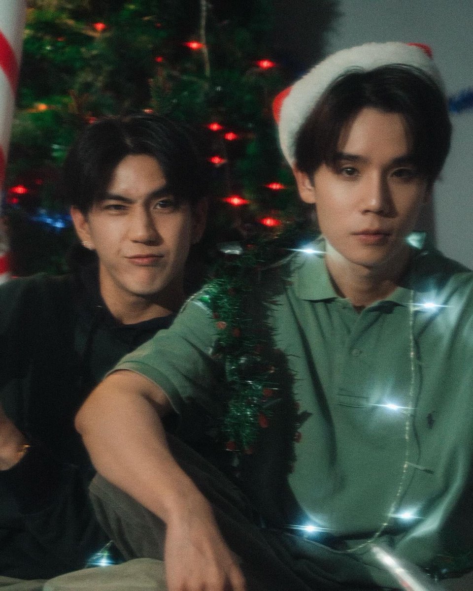 JitaraphoI's tweet photo. Happy Holidays from Santa Mhok and his favorite reindeer, Day. 🧑‍🎄🦌 We wish everyone a happy and jolly Christmas with your loved ones. Enjoy your last week of 2023! https://t.co/51BdJw3iem