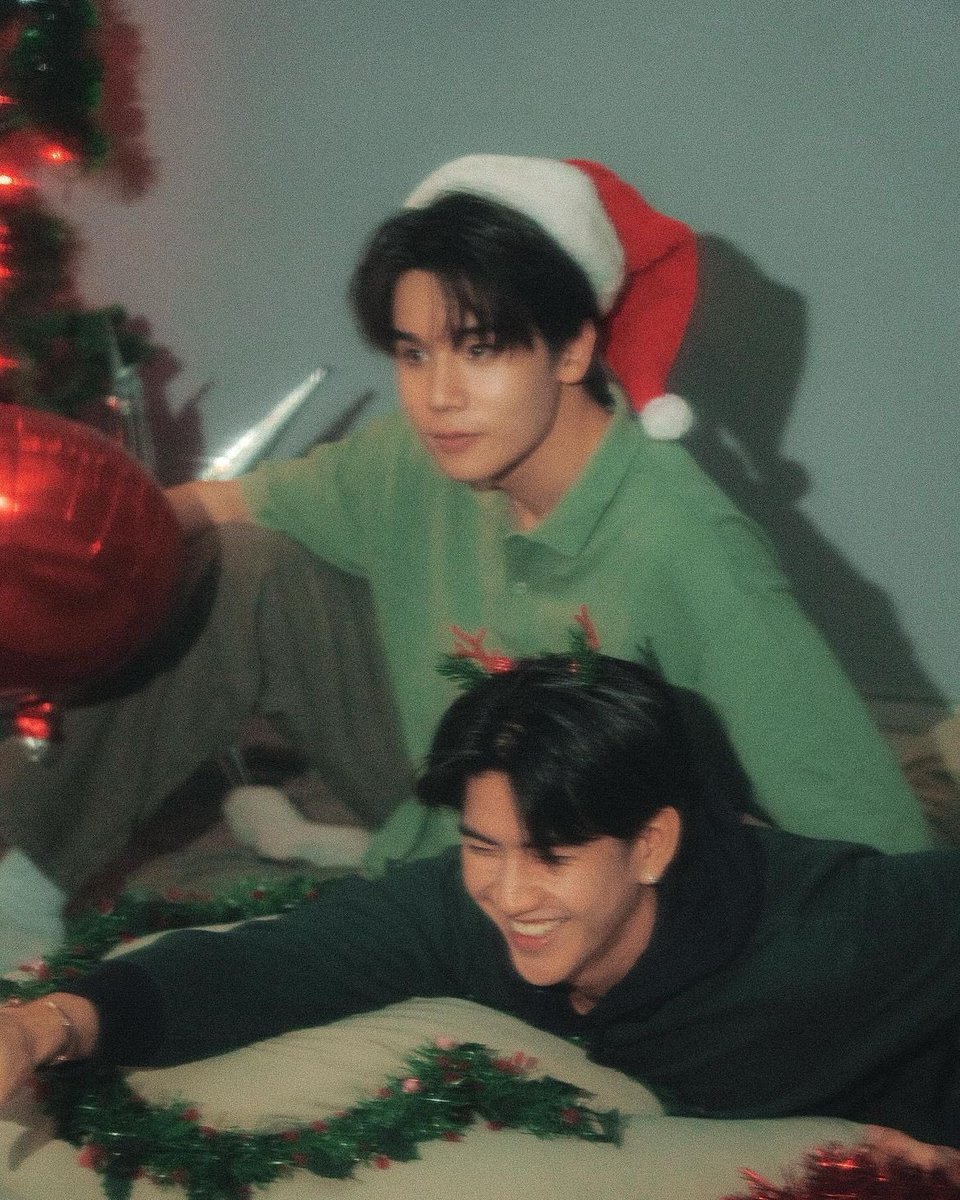 JitaraphoI's tweet photo. Happy Holidays from Santa Mhok and his favorite reindeer, Day. 🧑‍🎄🦌 We wish everyone a happy and jolly Christmas with your loved ones. Enjoy your last week of 2023! https://t.co/51BdJw3iem