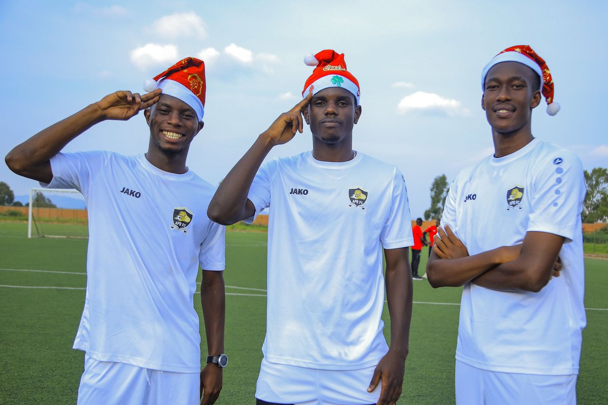 rwanda_magazine's tweet photo. Mbere yo kwerekeza muri Zanzibar ,APR FC yifurije abakunzi bayo Noheli nziza
APR FC iri mu itsinda rya kabiri hamwe na Simba SC na Singida zo muri Tanzaniya na Jamhuri yo muri Zanzibar
#rmupdates https://t.co/5EiFjojLGY