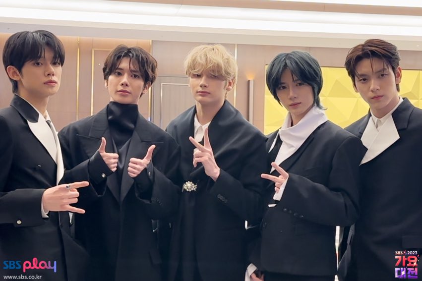 txt_sarangdan2's tweet photo. SBS 가요대전 [레드카펫 비하인드] 투모로우바이투게더(TOMORROW X TOGETHER)

https://t.co/FJOcs49O0q https://t.co/XHK9rmZJkI