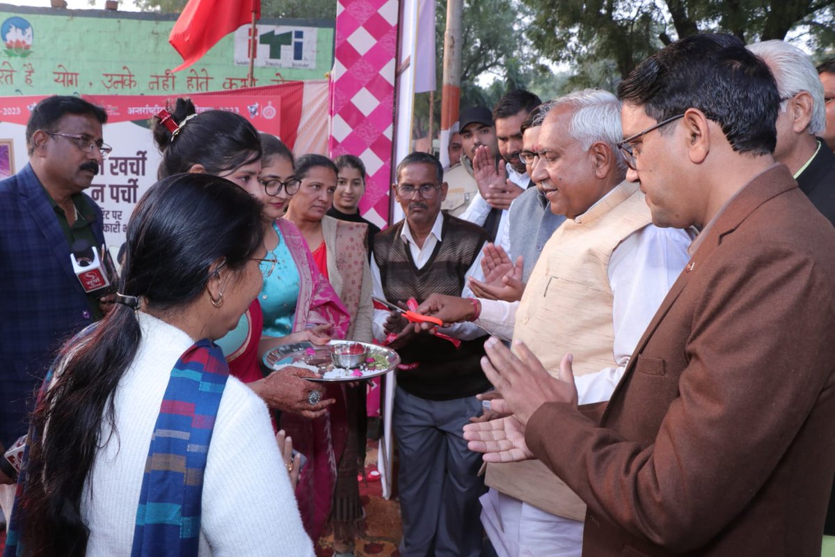 NewspaperAgency's tweet photo. सांस्कृतिक संध्या के साथ गीता महोत्सव-2023 का भव्य समापन

सामाजिक न्याय एवं अधिकारिता मंत्री ओम प्रकाश यादव रहे मुख्य अतिथि

हरियाणा सरकार जन-जन तक गीता के शास्वत संदेश को पहुंचाने का कार्य कर रही : ओम प्रकाश यादव 

महावीर गुड्डू के शिव गायन और बम लहरी पर भक्ति में लीन हुए दर्शक https://t.co/214MpfBcSk