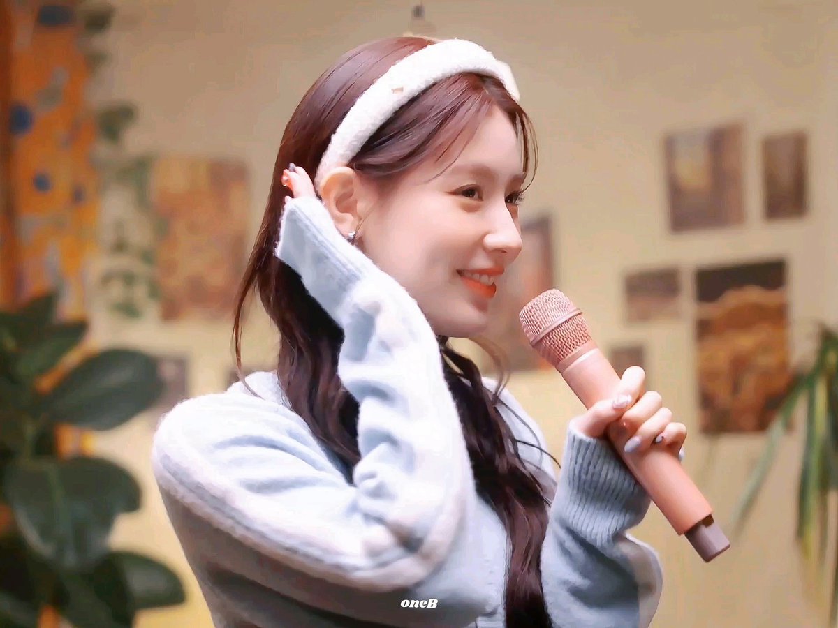 oneB_gif's tweet photo. 231225 MY Winter Song Medley ❄ #미연 #MINYEON
#여자아이들 #아이들 #GIDLE #IDLE

https://t.co/JNNS2RDudf (7 pics) https://t.co/Jt1K6bjU9O