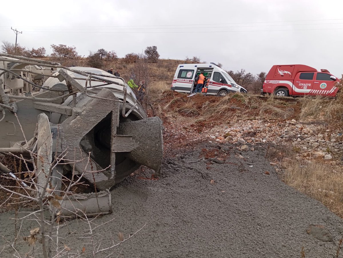 Akçadağ’da beton mikseri devrildi; 1 yaralı