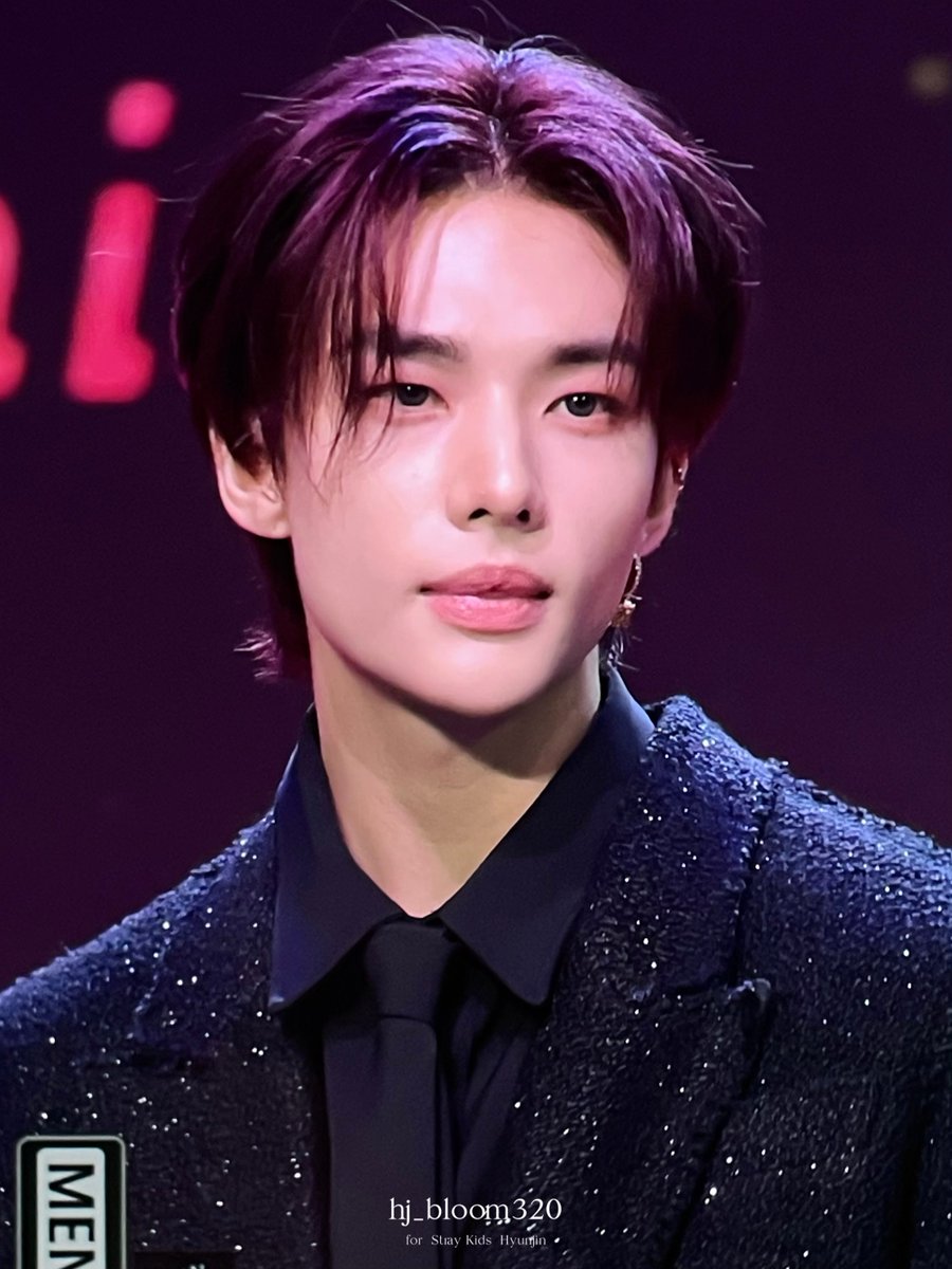 hj_bloom320's tweet photo. 231225 SBS 가요대전 red carpet 
#Straykids #스트레이키즈 #현진 
#Hyunjin #ヒョンジン #黃鉉辰 https://t.co/cVCSBj74Zi