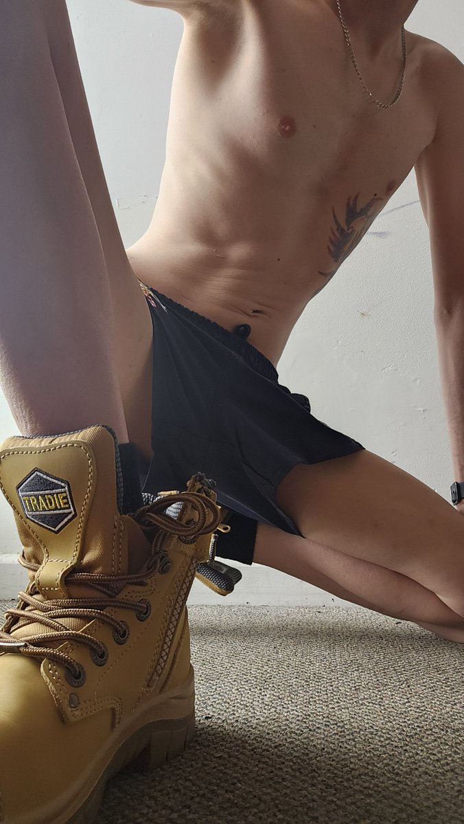 fnq_twink94's tweet photo. New footys and boots
What wants to break them in? 😈
#footyshorts #freeball #boots https://t.co/UNeGcVjs3C