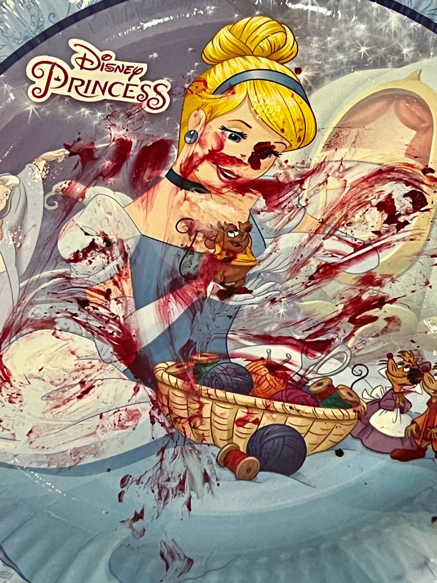 iloveSaintJimmy's tweet image. Есть вишневый торт на тарелках с принцессами было не лучшей идеей