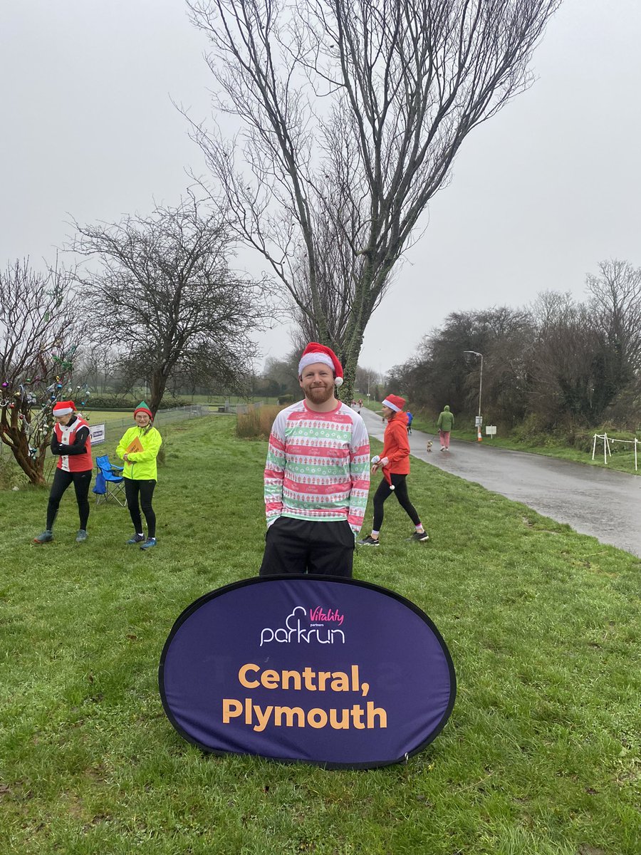 Paolomc84's tweet image. Central parkrun, Plymouth. Lovely start to day with friends running 5k with lots of dress up 😍 #ukrunchat #RU2C @runup2christmas #loveparkrun