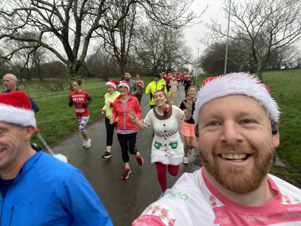 Paolomc84's tweet image. Central parkrun, Plymouth. Lovely start to day with friends running 5k with lots of dress up 😍 #ukrunchat #RU2C @runup2christmas #loveparkrun