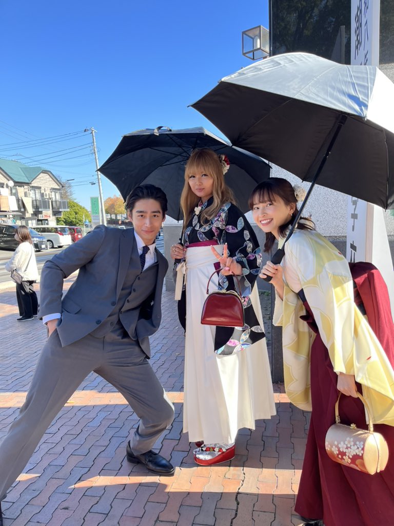 myharu_tbs's tweet image. 🎟️最終話ありがとうございました🪄
『マイ・セカンド・アオハル』
❤︎････････････････････････ ❤︎ 

卒業式シーン撮影合間でのオフショット！

気持ちの良いくらい快晴な日
での撮影でした🌤️♡

撮影合間は本当の卒業式のように
たくさん写真を撮ったり…📸🥰…