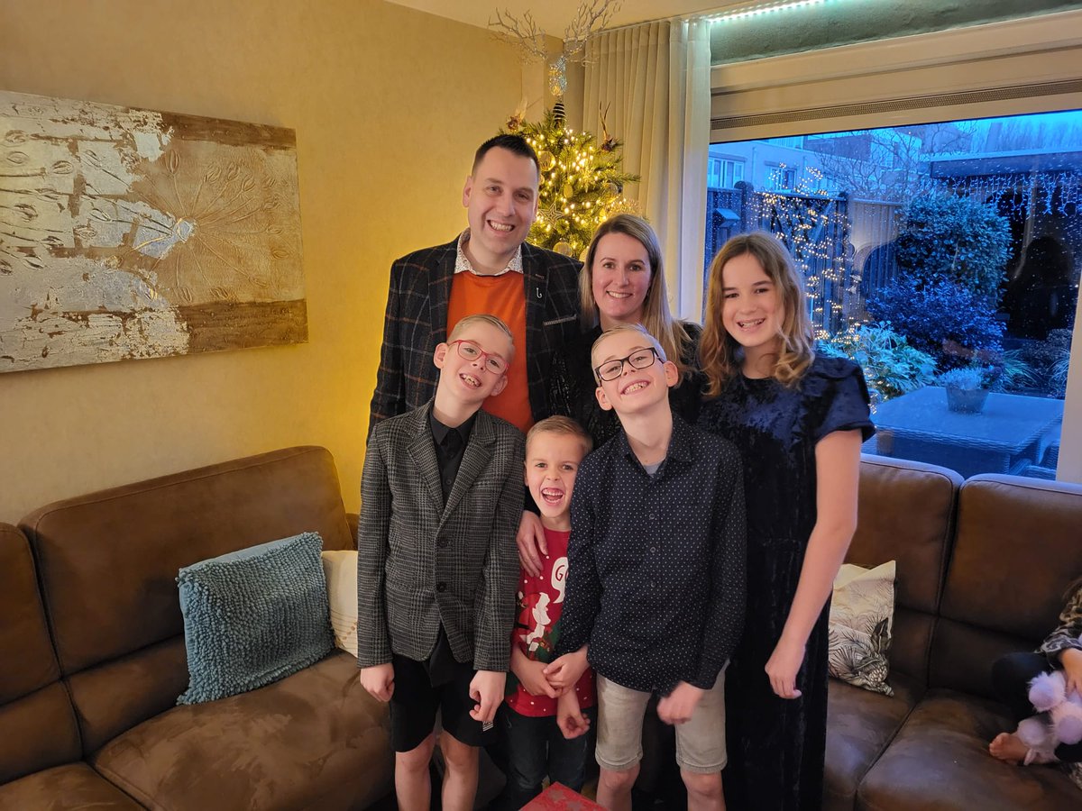 Vanuit ons wensen wij jullie een fijne kerstdagen en een gelukkig nieuwjaar!