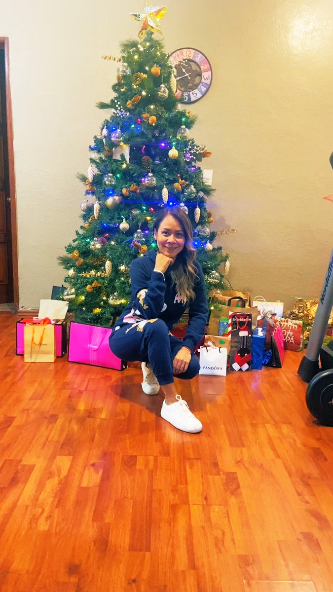karialbarran's tweet photo. Feliz Navidad 🎄!!!! https://t.co/dZyLvbF20H