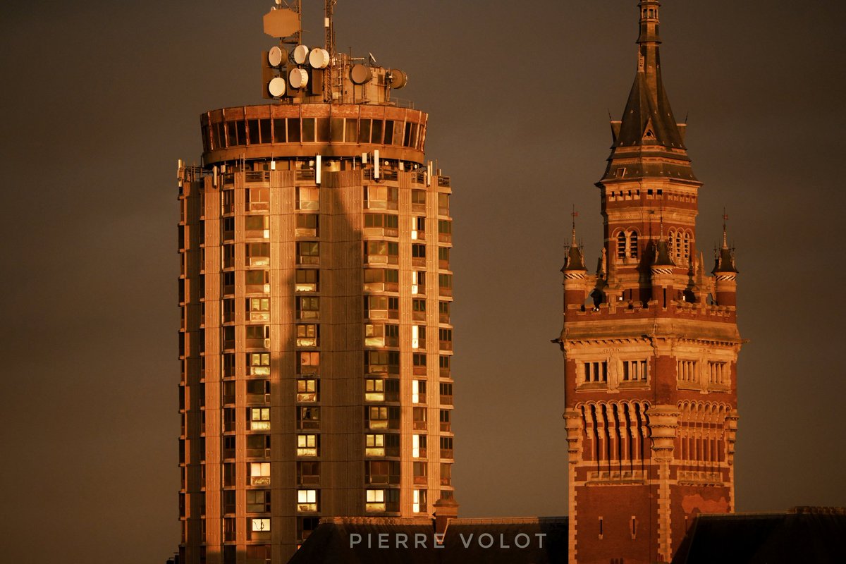 L'ombre de la mairie 
#dunkerque #dunkirk
