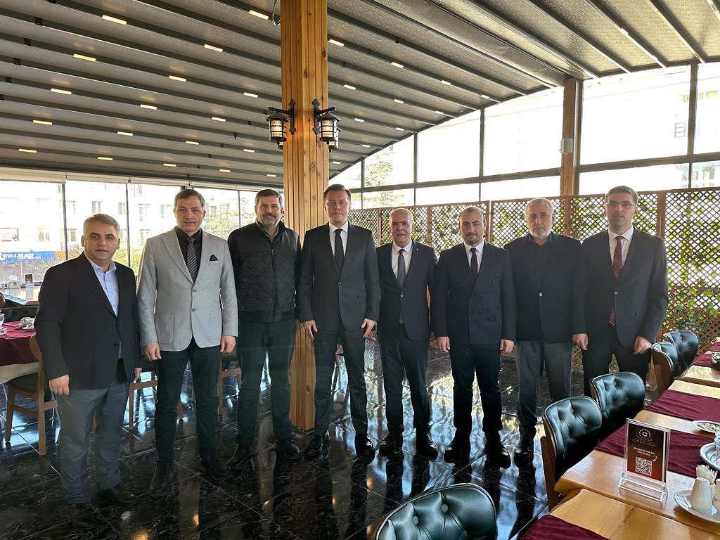 Şehrimizi daha da ileri taşıma hedefiyle, AK Parti İl Başkanımız Süleyman Reyhan, Tepebaşı İlçe Başkanımız Emre Aydın, Odunpazarı İlçe Başkanımız Ümit Sezer ve Cumhur İttifakı'nın değerli paydaşı Milliyetçi Hareket Partisi'nin Eskişehir'deki kıymetli temsilcileri İl Başkanı