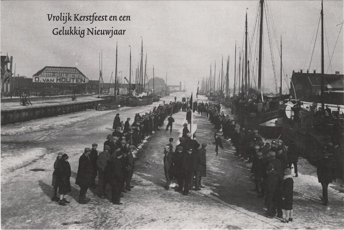 Ansichtkaart Vrolijk Kerstfeest en een Gelukkig Nieuwjaar. Kortebaanwedstrijden Eemskanaal Noordzijde, Oosterparkwijk, 1929. Foto: @gronarch #beeldbankgroningen #memorymonday