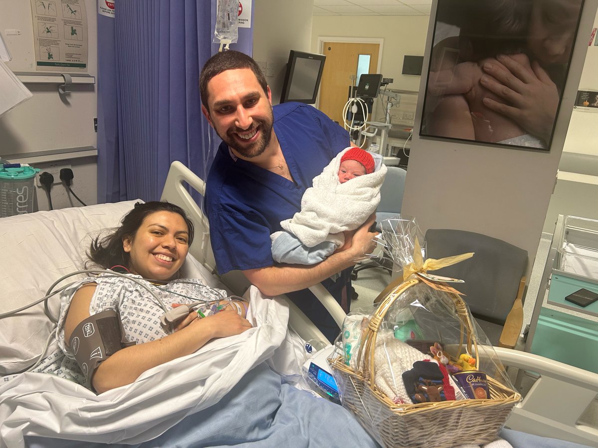 MFTnhs's tweet photo. Congratulations to the Gruber family who welcomed their daughter into the world at 00:06 on Christmas Day 🎄

Weighing 3148g she was the first baby born at @MFT_SaintMarys this year https://t.co/ozXi9cawxS