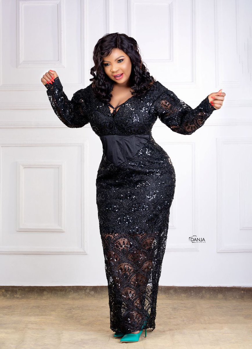 iambecky23's tweet photo. Warmest wishes for a joyous Christmas filled with love, laughter, and cherished moments. 
May the spirit of the season bring you peace and happiness. 
Merry Christmas! 🎄🎅

#BeckyGh #evibes #MerryChrismas https://t.co/nbRdZXL7F4