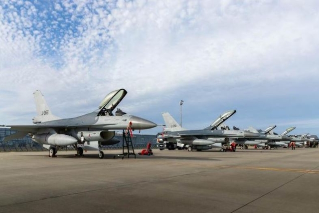 Dutch Government Initiates Delivery Process for 18 F-16 Fighter Jets to Ukraine

Click on the link to read more:- defensemirror.com/news/35693/Dut…
#Netherlands #Ukraine #MilitaryAssistance #F16FighterJets #MarkRutte #VolodymyrZelenskyy #RussiaInvasion #ExportPermit #SecurityGuarantees #G7