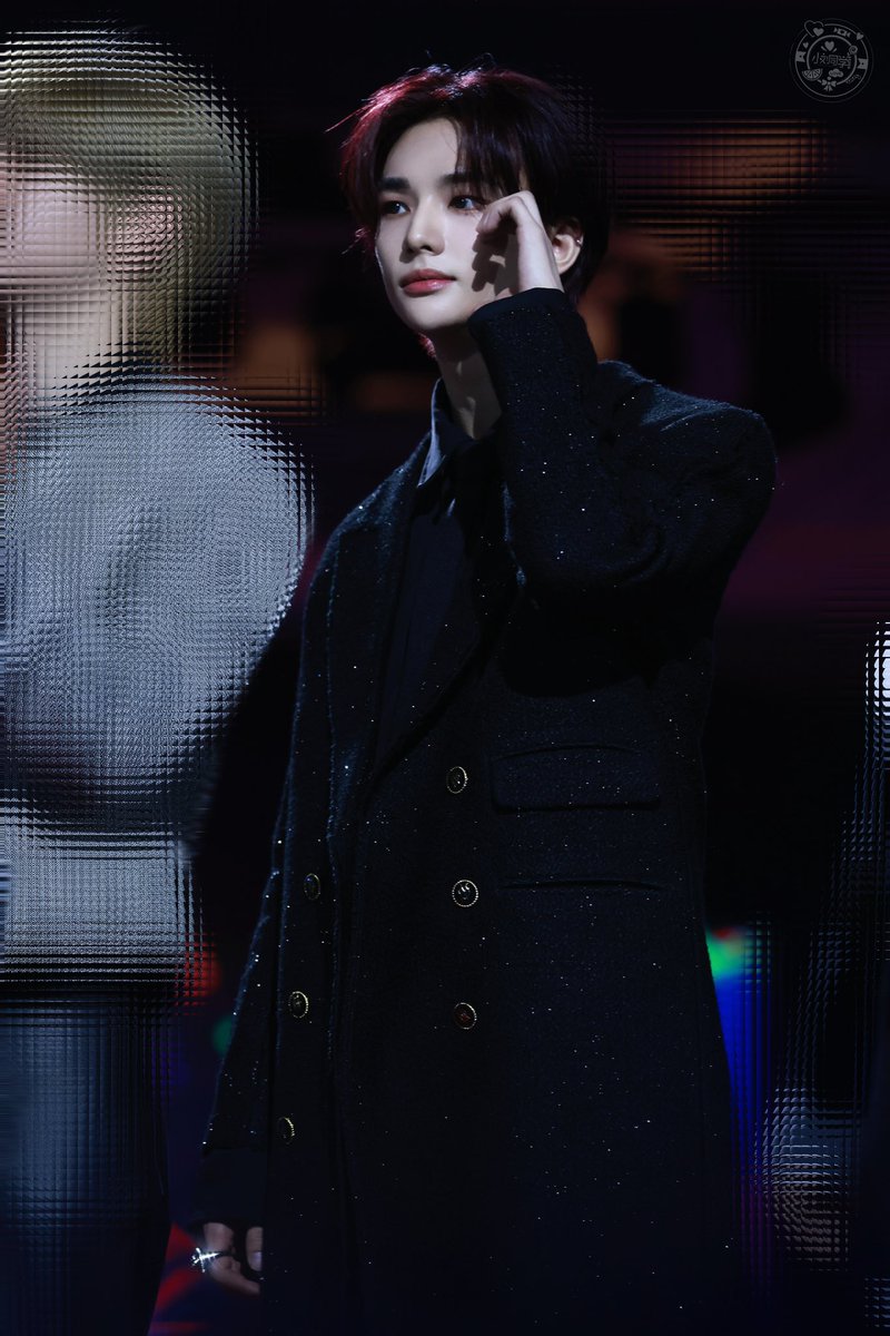Jasmine_0320_'s tweet photo. 231225 SBS
#HYUNJINxVERSACE https://t.co/F8SytAG5IV
