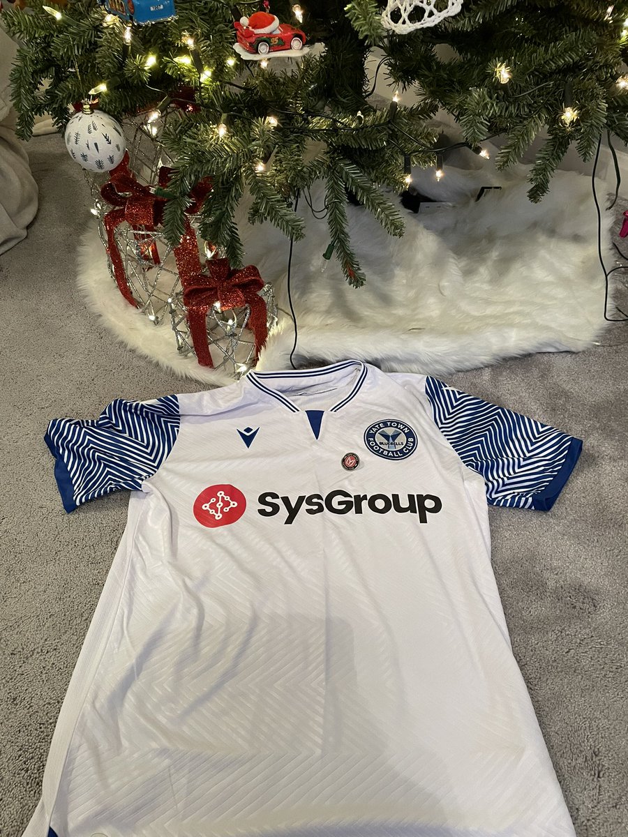 YateUnitedFC's tweet photo. #Christmas morning gifts with @YateTownFC 

#Togetherweachieve
#Peoplenotplayers
#UTY https://t.co/LTOZeg1GiK