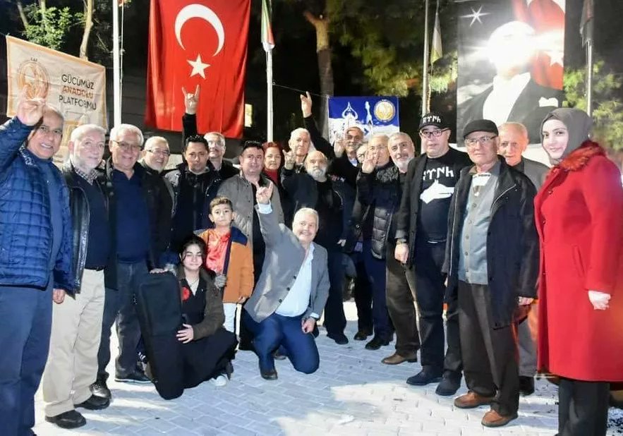 sukriyeyildiri2's tweet photo. 21 Aralık #Nardugan Bayramı #Kepez'deki #TürkOcakları'nda kutlandı. 21 Aralıkta doğmuş bir Türk kızı olarak bu Bayrama katılmaktan onur duydum. 🇹🇷🇹🇷🇹🇷Türk ve kurt olmak  sözde değil özde yaşayanlarındır...🇹🇷🇹🇷🇹🇷
@meral_aksener @avunzileyuksel @iyiparti @SBugraKavuncu #Türk https://t.co/j4XBIDxhWo