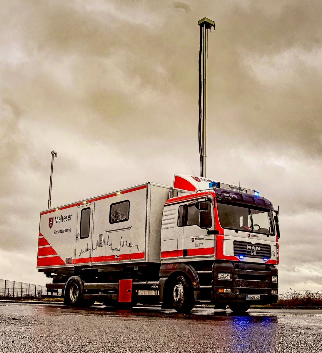 Unser #Malteser <a href="/malteserDE/">Malteser in Deutschland</a>  Weihnachtsgeschenk hätte nicht besser sein können.  🥰 sehr hier unseren neuen Einsatzleitwagen: