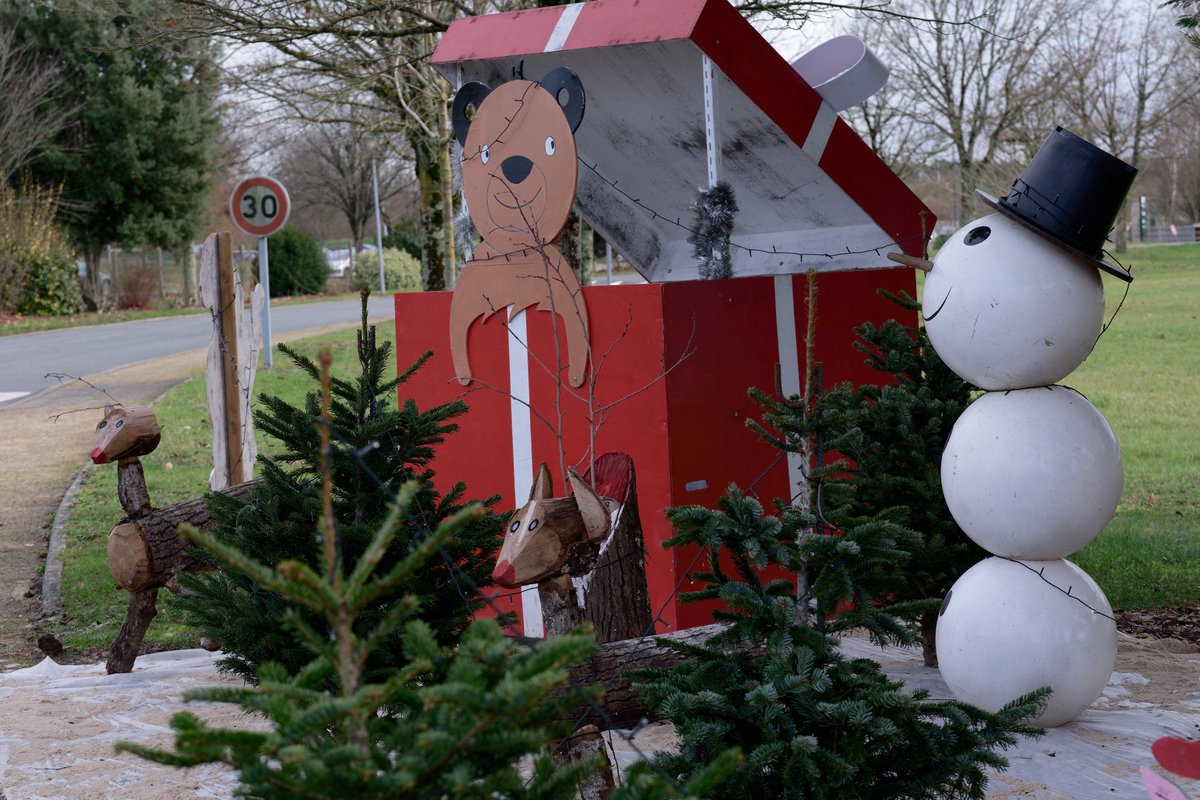 CHLaborit's tweet photo. 🎄 #JOYEUXNOËL 🎄
Le Centre hospitalier #Laborit vous souhaite un très joyeux Noël et de belles fêtes de fin d'année. Prenez soin de vous et de vos proches #SanteMentale
Une pensée particulière pour nos personnels mobilisés en ce jour pour prendre soin de nos patients 🙏 https://t.co/GyUAriaeCl