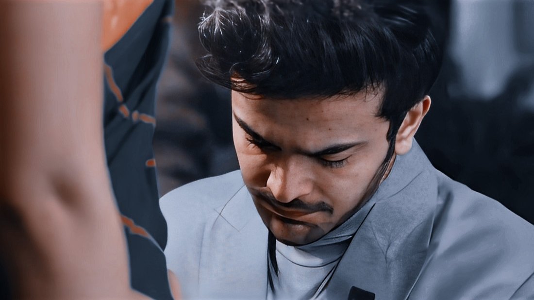 Pravi_stellar's tweet photo. Wanna point out this particular scene, whr Arjun sat dipping his head low &amp; then looked at Kashvi straight into eyes🥺
Like A lost soldier😭

Only few actors can add such min details, emo in a scene✨

Hats off Mishra🤗🤍
#PravishtMishra #ArjunBajwa  #YehHaiChahatein https://t.co/cLhXFD5jYM