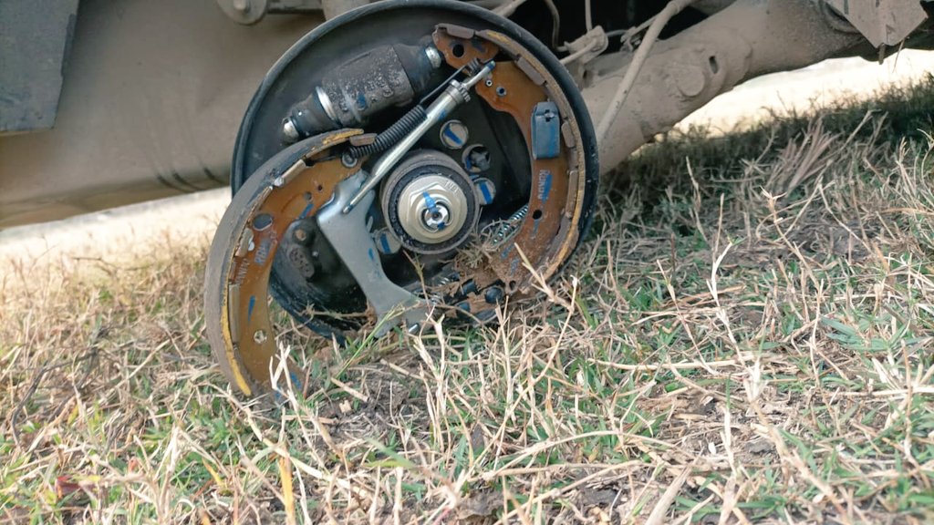 TanmayRaju2's tweet photo. Tata Nexon has a 5-star safety rating but a part failure in my less than 2 year old car raises concerns. Tata Motors should take full responsibility, someone could have lost their life. I urge @TataMotors to refund the towing cost and address this situation responsibly.#tatanexon https://t.co/EldQXaQLXE