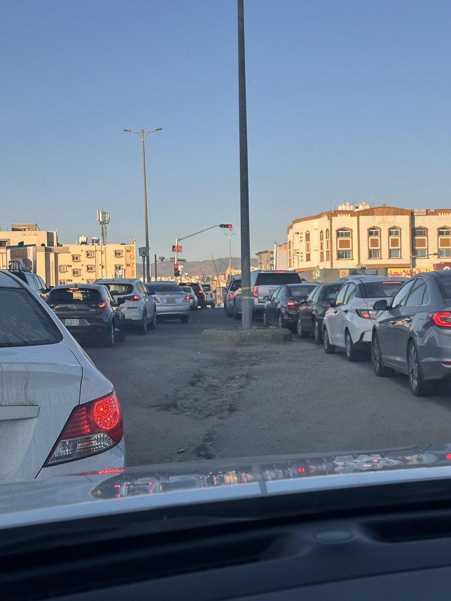 saadhidah's tweet photo. @asirmunicipal @AJali_2030 جهودكم تشكر في تجميل الشوارع وأرصفتها ولكن الطريق المؤدي من الأحياء السكنية شرق طريق الأربعين ( أبو هريرة ) إلى تقاطع طريق الأربعين في المنسك لا يوجد مراعاة أسس ومعايير الجودة في هذا الطريق منذ سنوات مما يؤثر على سلامة سالكي هذا الطريق . https://t.co/r1rX9ATfYp
