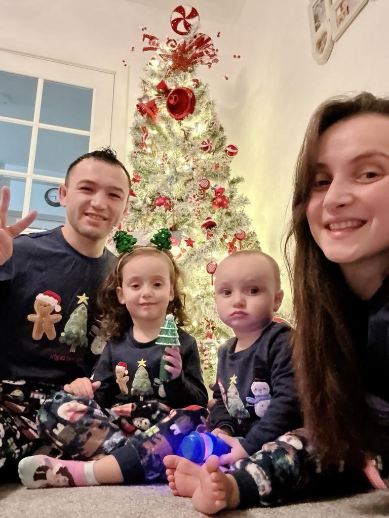 From Gjoka’s family to your family 🥰

Merry Christmas to you all 🥰