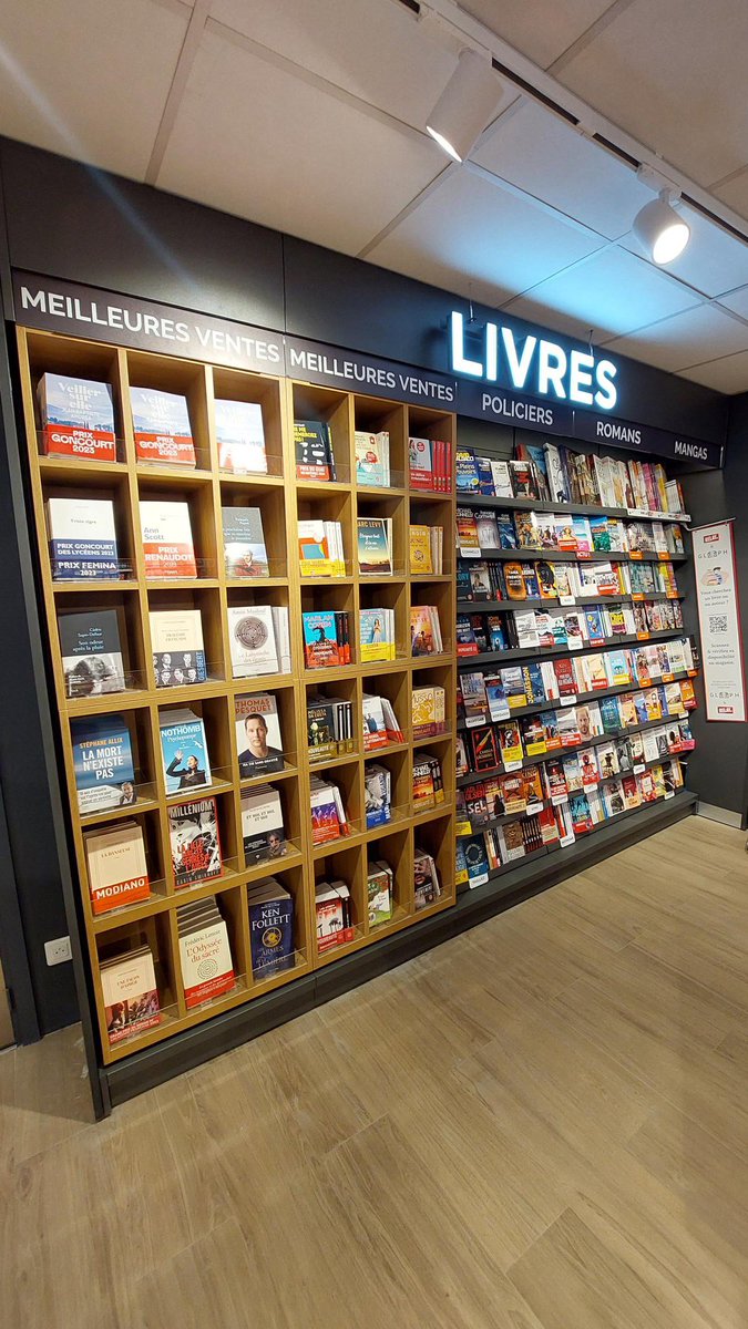 Ouverture en ce jour de Noël du tout nouveau magasin Relay situé dans le hall 1 de la Gare de Lyon à Paris (en face de la voie N) <a href="/relaycom/">Relay.com</a> <a href="/ConnectGares/">SNCF Gares & Connexions</a> #SNCF