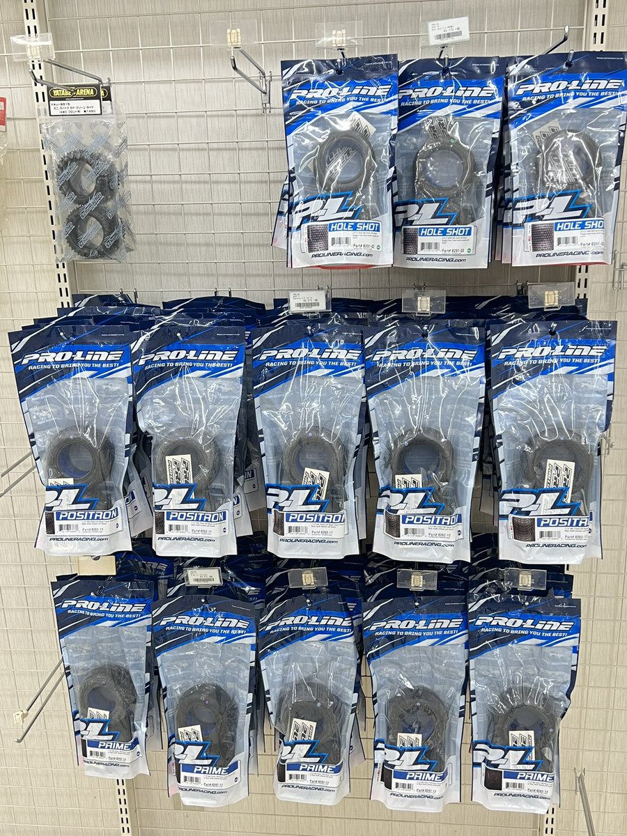 SPIRAL_RC's tweet image. 閉店まであと2日！

#proline  プロラインタイヤまだ少し在庫ございます！
4WD フロントホールショットM3と、
モンスタートラックのタイヤです😀
この機会に予備としてどうぞ👍

※全ての商品が50％オフになってます！！