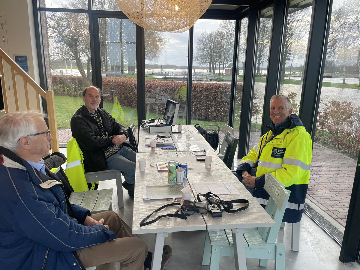 Onze vrijwilligers van de dijkwacht zijn ook op 1e Kerstdag al weer vroeg actief. #Vecht #wdodelta Dijkpost vechterweerd