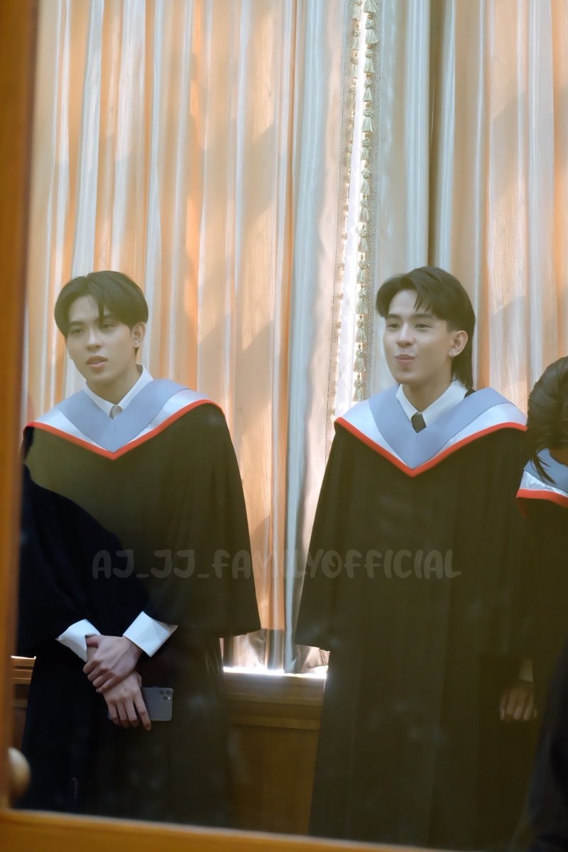 AjJjFamilyfc's tweet photo. 🎓📸
@aj__chayapol @JjChayakorn
#aj__chayapol #jj__chayakorn
#เจ้าแฝดของสมุน #สมุนของเจ้าแฝด
#DoubleJGraduation https://t.co/wkqkWTp7qL
