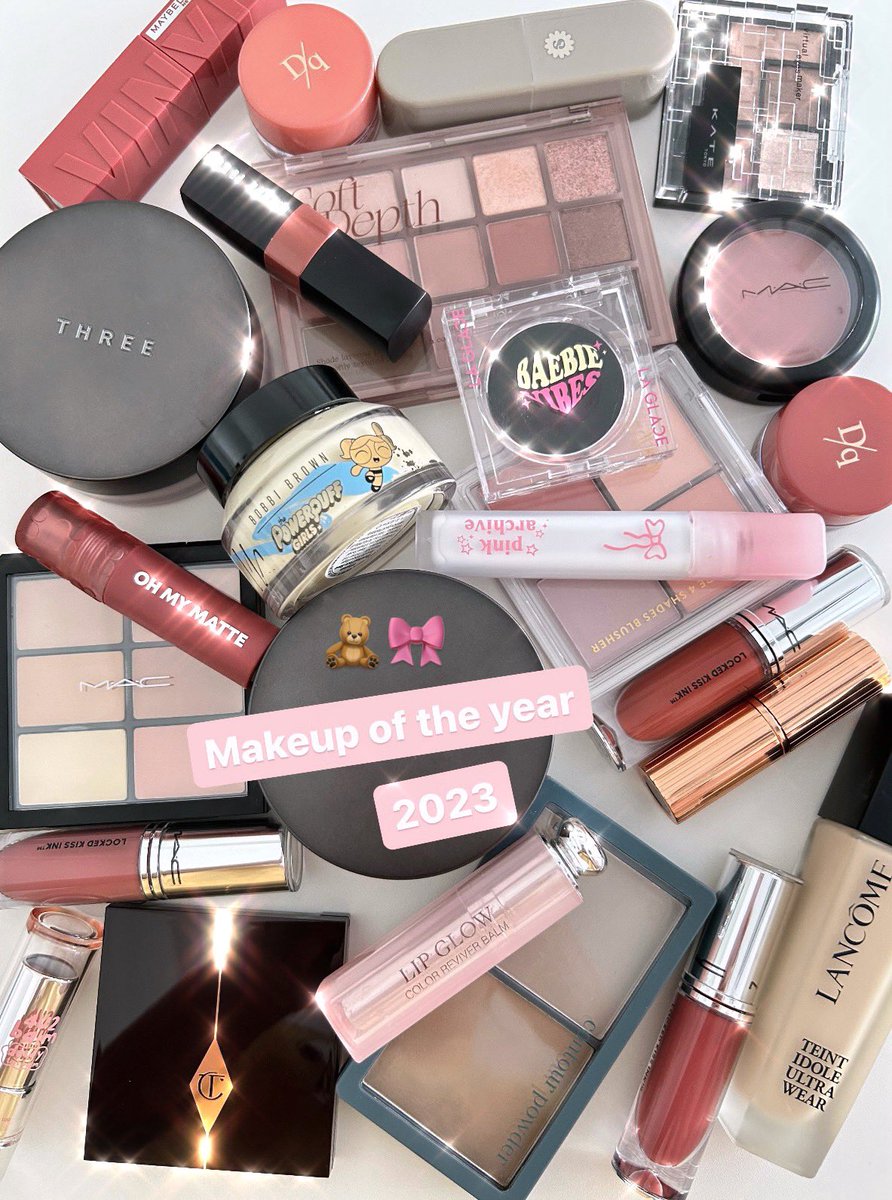 Viviennewonder's tweet photo. ✨ในที่สุดก็ถึงคิวรีวิว Makeup of the year 2023 ซ๊ากที ! คิดอยู่หลายรอบว่าเอาไรมาบ้างดีน้า แต่สรุปแล้วว่าเอาที่เราใช้บ่อย แล้วเคยรีวิวไปแล้วดีกว่า ใช้ซ้ำบ่อยแล้วคุณภาพดีแน่นวลลลล ตำตามไม่ผิดหวังงง 🧸💖🎀 https://t.co/4lerf99aAE