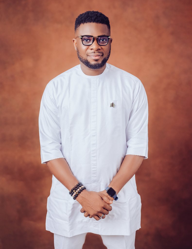 emmaibemere's tweet photo. Merry Christmas fam.🌲 https://t.co/SI8dHme0YV