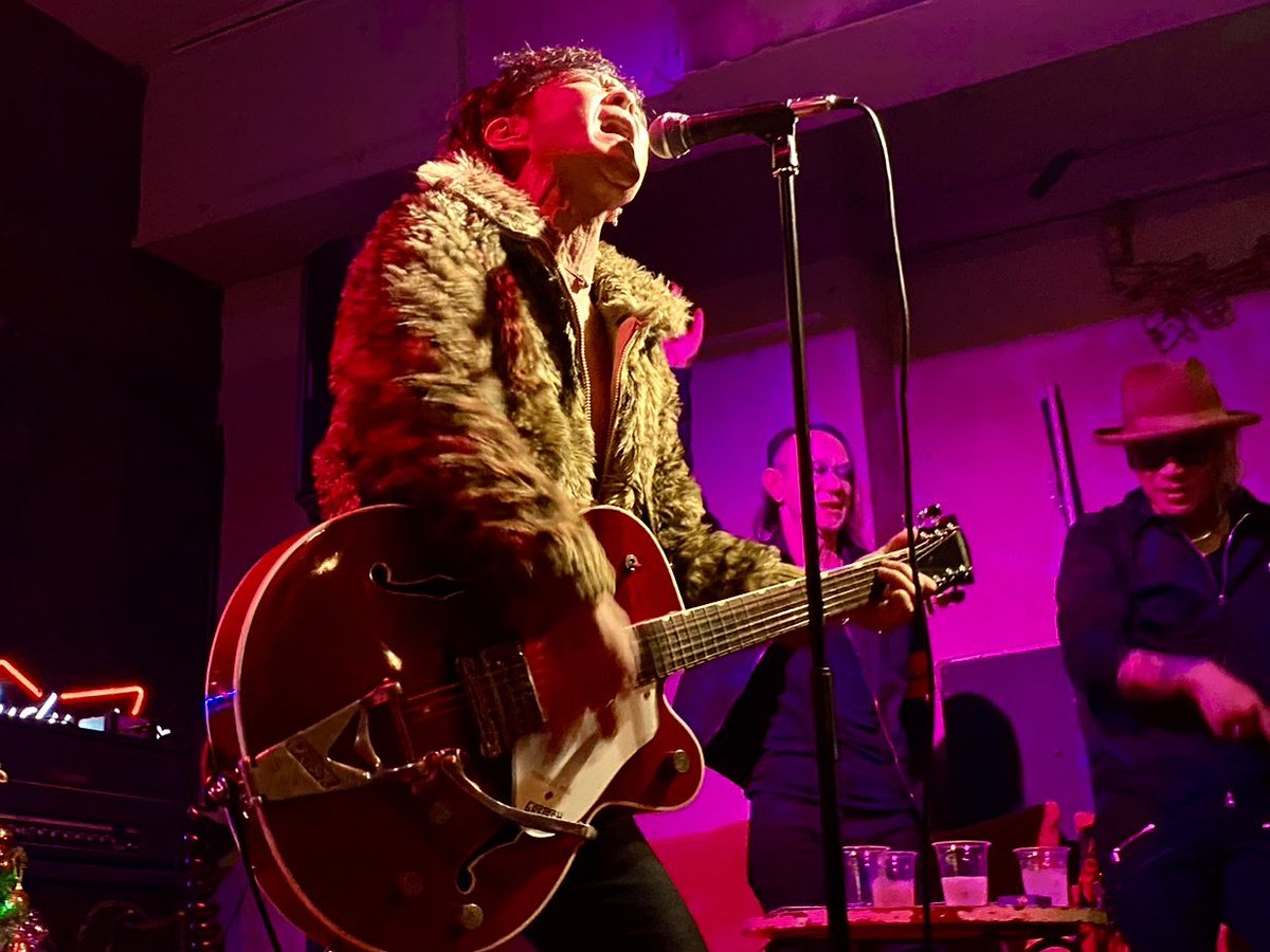 the69sin's tweet image. THANKS FOR COMING!!! 

12月24日(sun)
新宿UNDERGROUND Azzitto
『極東クリスマス前夜』

-the69 setlist-
１.12月ノ星
２.星に願いを
３.ROCK AND ROLL
４.おしゃれキャット
５.LOVE SICK BLUE
６.サヨナラベイベー
７.HAPPY X'MAS
 ／JOHN LENNON
８.MY WAY
 ／SID VICIOURS

#thanksforcoming