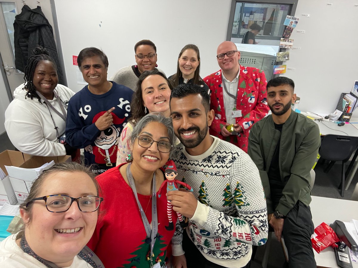 Merry Christmas from the Aldersley Maths team and #elvisthemathself <a href="/AldersleyHighSc/">AldersleyHighSchool</a>