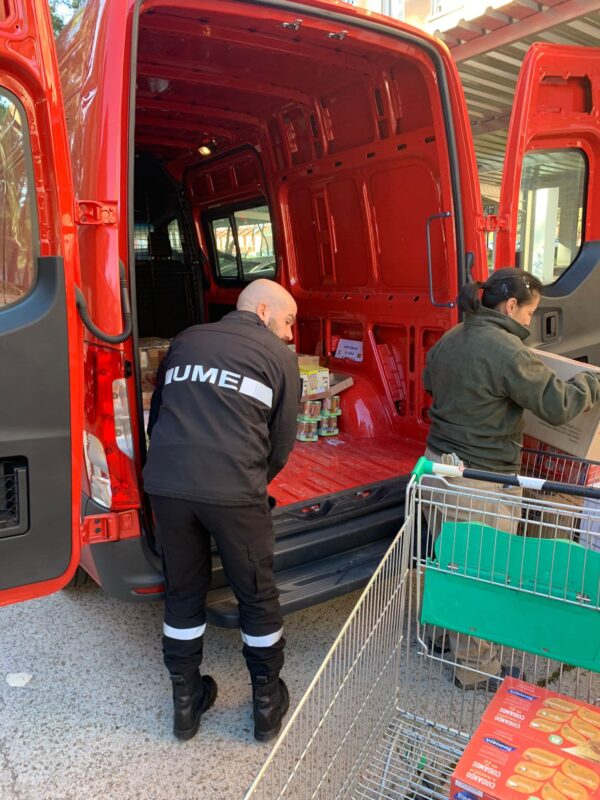 CCastrense's tweet photo. Colaboración de las #CáritasParroquiales #Castrenses de Madrid para la recepción y entrega de alimentos donados por el colegio #Vallmont de Villanueva del Pardillo, una fábrica de productos cárnicos y la Hermandad de Antiguos Legionarios de Madrid.
👇👇👇
https://t.co/QwwZTGxMQt https://t.co/tWqdWunV2Z