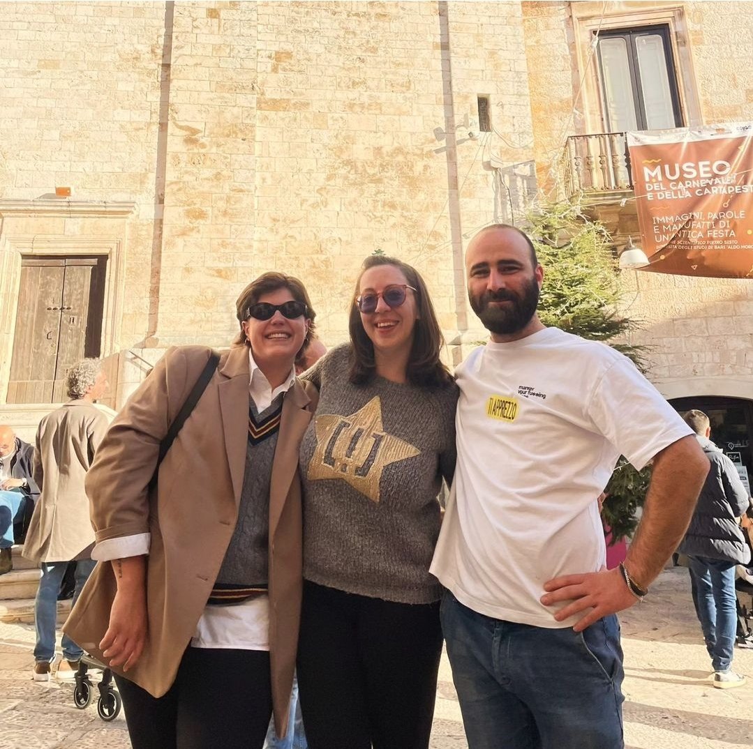 Buon Natale a tutti, che sia pieno di sorrisoni e libri🎄
~
~
#natale2023 #natale #auguri #BuonNatale