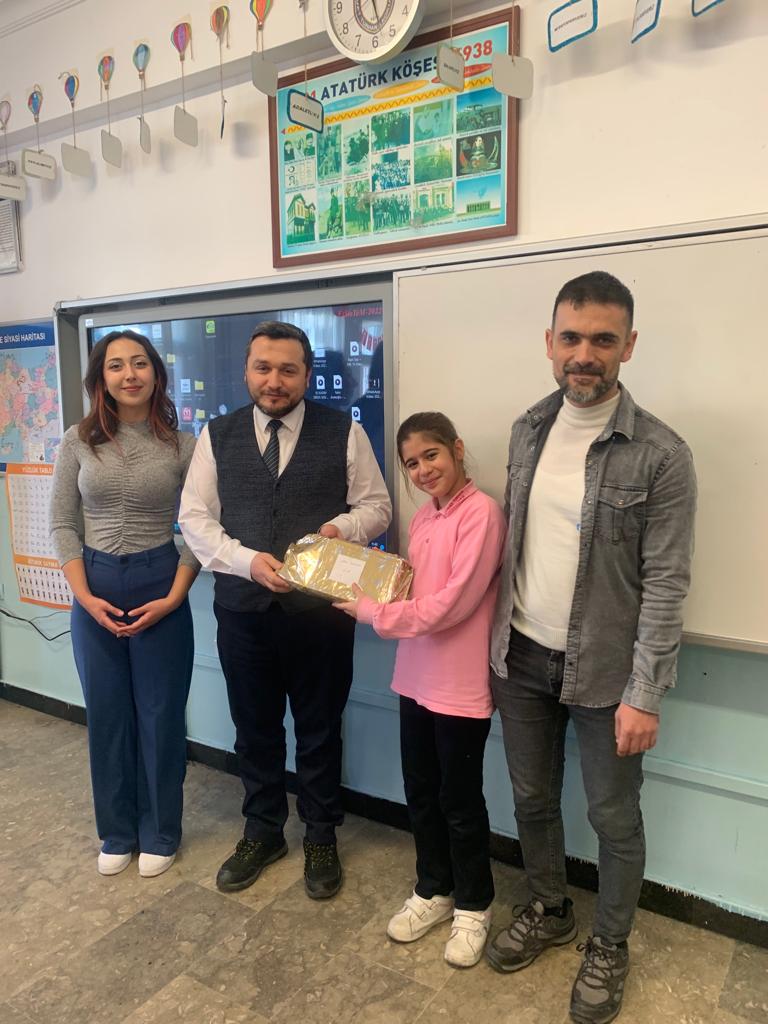 Dilimizin Zenginlikleri Projesi kapsamında okulumuzda düzenlenen Hikaye Anlatma Yarışmasında 1. olan öğrencimiz 4-A Sınıfından Zehra DÜNDAR olmuştur. Öğrencimizi tebrik ederiz . #DilimizinZenginlikleriProjesi