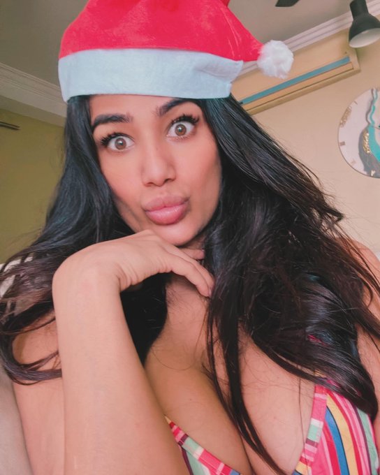 Merry Christmas to everyone 🎄❤️ https://t.co/olt2PCqEpX<a href="/tag/slayingit"class="tags"><span>#slayingit</span></a><a href="/tag/ownyourpower"class="tags"><span>#ownyourpower</span></a><a href="/tag/fierceandfabulous"class="tags"><span>#fierceandfabulous</span></a>