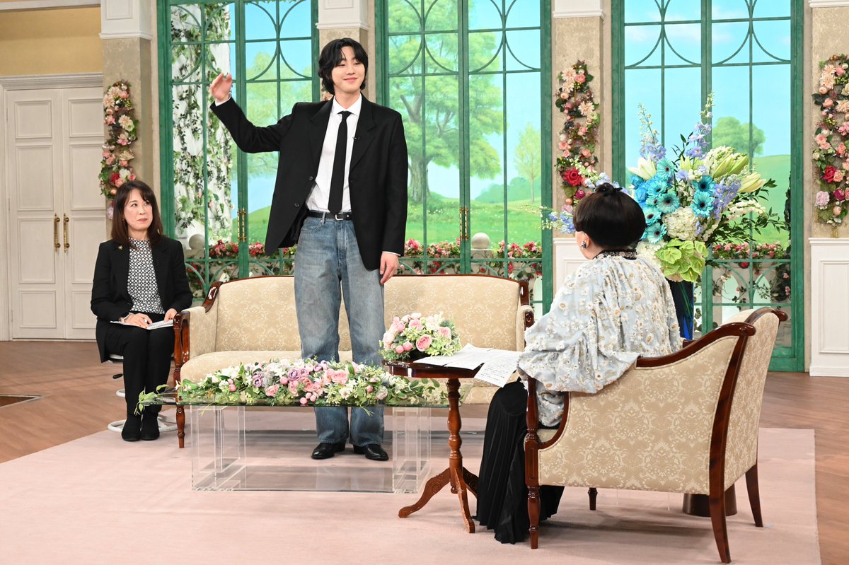 oricon's tweet photo. 韓国の人気俳優アン・ヒョソプ『徹子の部屋』に登場🎊「光栄です」初のトーク番組出演
💬「徹子さんはどこかお母さんのよう」✨
和やかトークで意気投合し《逆質問》も
https://t.co/79twkSufdW
#アン・ヒョソプ #徹子の部屋 #黒柳徹子 #안효섭 #AhnHyoSeop @Ahnhyoseop_JP https://t.co/Q22EEiYL3H