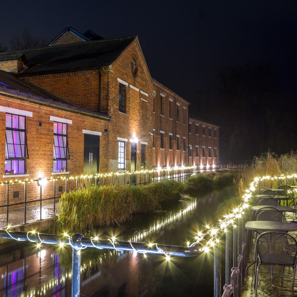 homeofbombay's tweet image. #MerryChristmas from everyone here at #BombaySapphireDistillery 🎄💎

We’re closed today and tomorrow but we look forward to welcoming you back when we open again on the 27th of December! Cheers 🍸