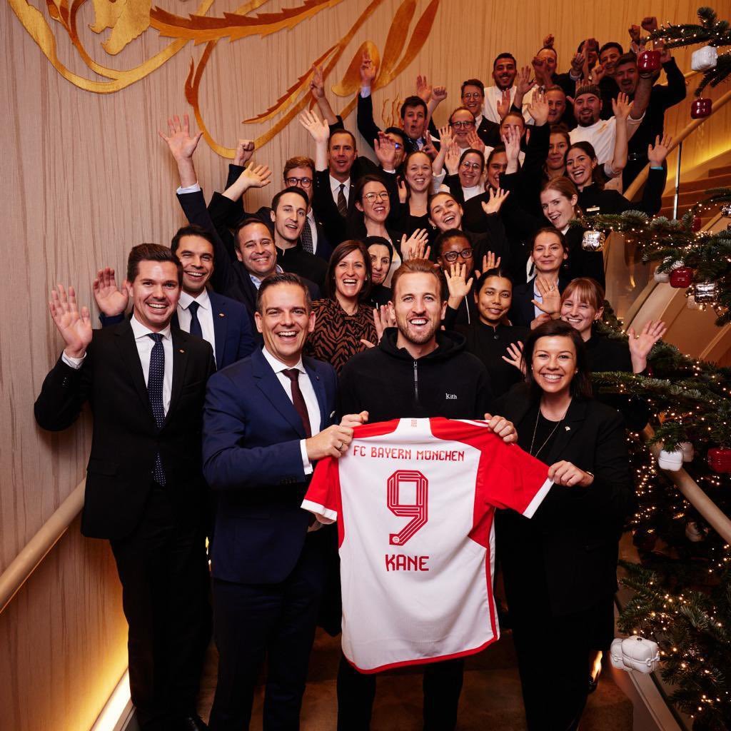 idextratime's tweet photo. ✅ RESMI: Harry Kane tinggalkan hotel yang telah ia tempati bersama keluarga selama 6 bulan di Munchen dan akan pindah ke rumah baru.

Diperkirakan biaya hotel bintang 5 Vier Jahreszeiten Kempinski ini mencapai £10 ribu (Rp 170 Juta) per malam. 😭 https://t.co/7SITeTsdOe