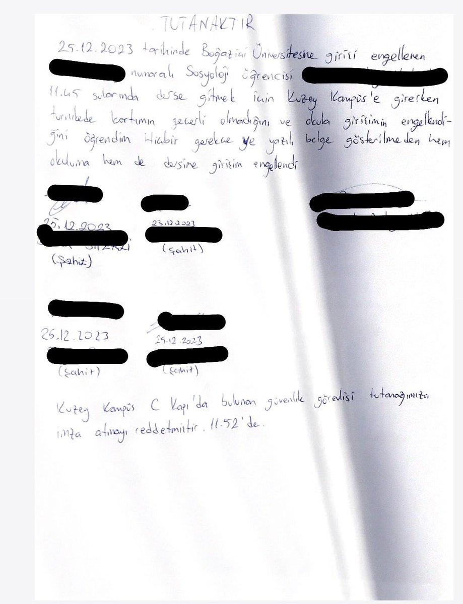 Kampüse polisler girerken öğrencilerin Güney Kampüs’e giremediğini, bir günlüğüne girişlerinin engellendiğini öğrendik.

Demokratik Üniversite Nöbeti’ni engellemek için usulsüz karar alan kayyumlara karşı dayanışmamız kazanacak. Bütün sıra arkadaşlarımızı kampüse bekliyoruz!
