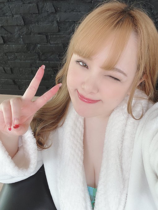 本日仕事納めました✨今年も一年ありがとうございました🥹💓来年も沢山お仕事出来ますように&hellip; Merry Xmas🎄🎅🏻🎁 https://t.co/E4iKwHHxkv